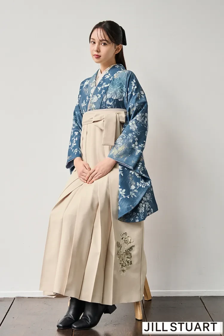 TAKAZENのレンタル袴 JILL STUARTブランド袴　ヴィンテージスタイル　青/ブルー　ピオニー　スタイリッシュ　大人っぽい　お洒落　ブーツコーデ【通販可】R27019