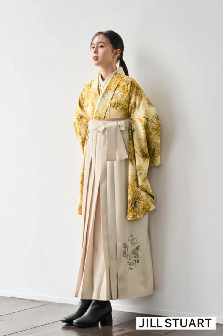 TAKAZENのレンタル袴 JILL STUARTブランド袴　ヴィンテージスタイル　イエロー　ミモザ　きれいめ　大人っぽい　お洒落　ブーツコーデ【通販可】R27020