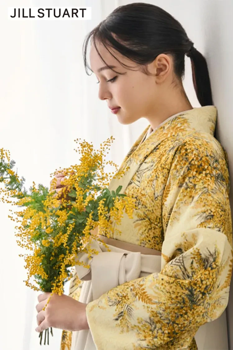 TAKAZENのレンタル袴 JILL STUARTブランド袴　ヴィンテージスタイル　イエロー　ミモザ　きれいめ　大人っぽい　お洒落　ブーツコーデ【通販可】R27020