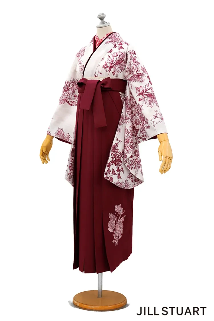 TAKAZENのレンタル袴 JILL STUARTブランド袴　ヴィンテージスタイル　アイボリー/赤　ボタニカルフラワー　控えめ　かわいい　ブーツコーデ【通販可】R27023