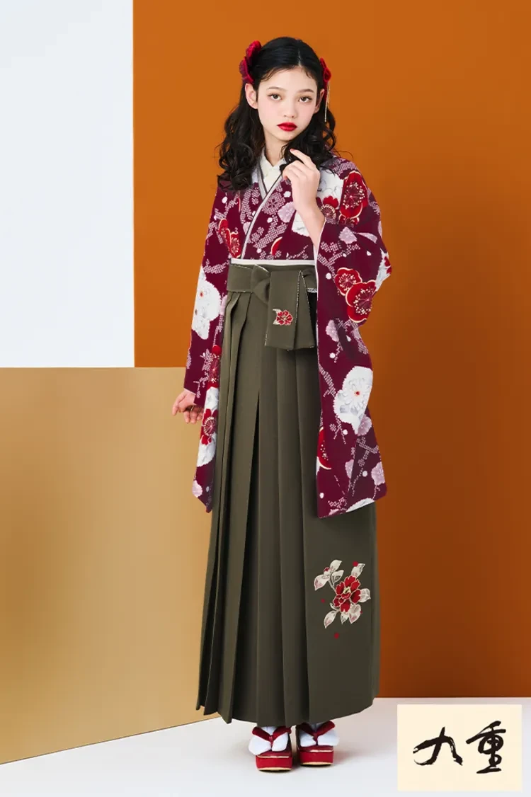 TAKAZENのレンタル袴 九重ブランド袴　エンジ/ワインレッド　桜柄　正統派古典　大正ロマン　清楚　大人っぽい　落ち着いた袴【通販可】R27027