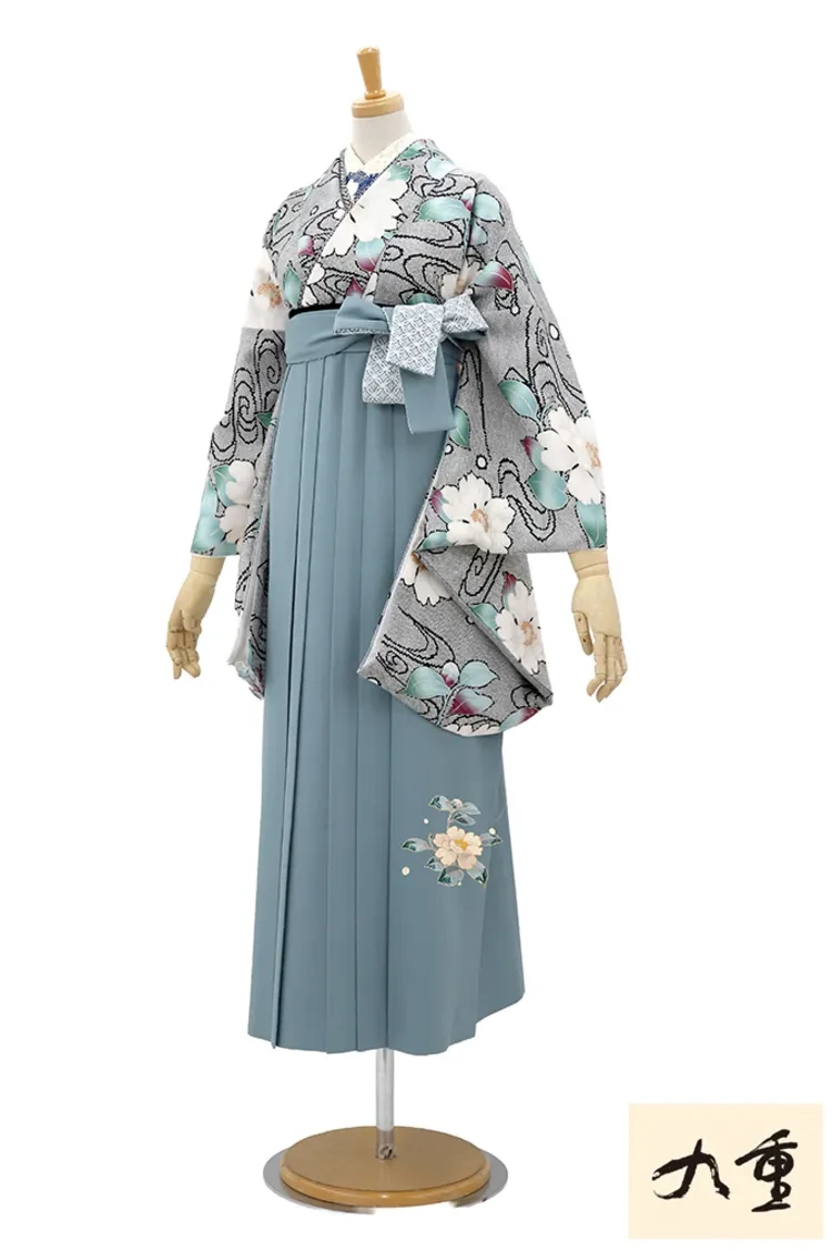 TAKAZENのレンタル袴 九重ブランド袴　グレー　絞り風　正統派古典　きれいめ　大人っぽい　清楚　高級感のある袴　ブーツスタイル【通販可】R27029