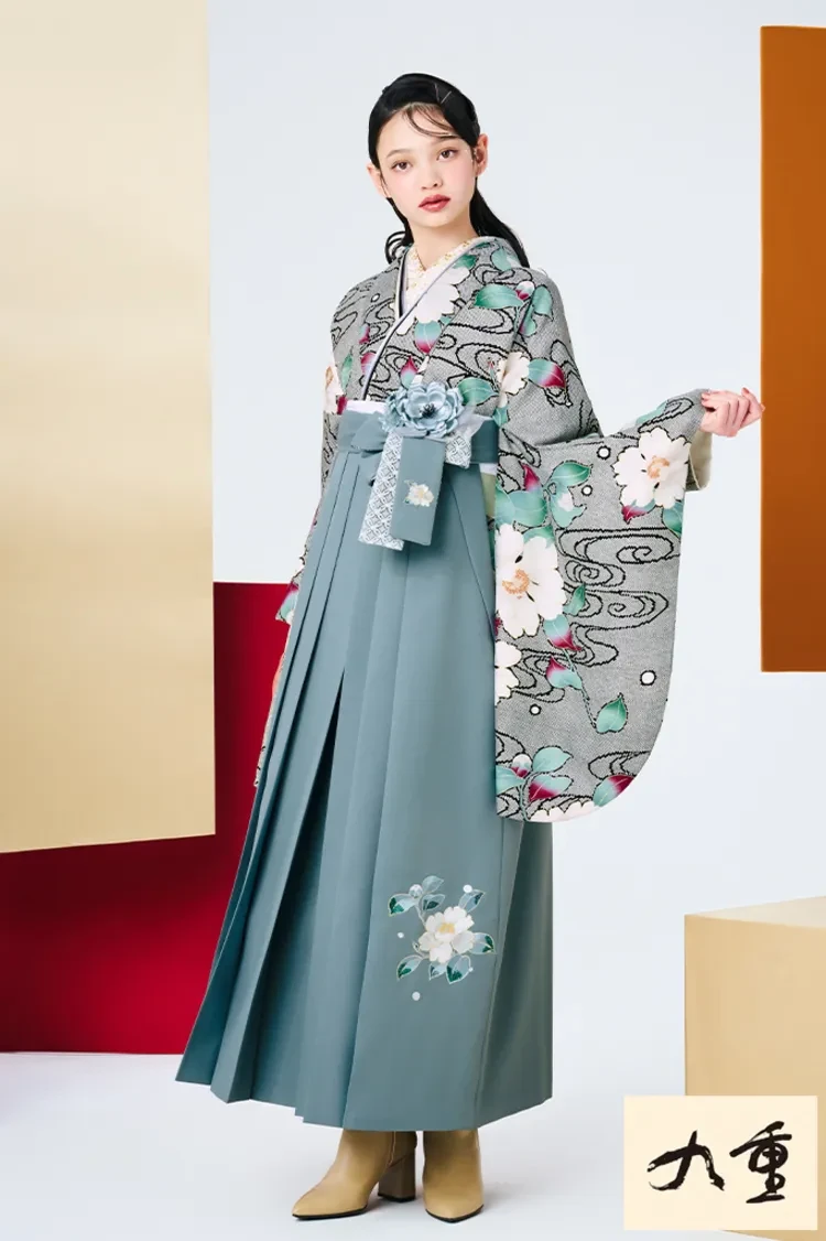 TAKAZENのレンタル袴 九重ブランド袴　グレー　絞り風　正統派古典　きれいめ　大人っぽい　清楚　高級感のある袴　ブーツスタイル【通販可】R27029