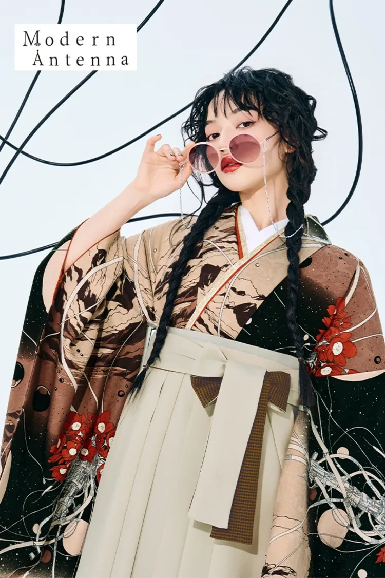 TAKAZENのレンタル袴 モダンアンテナブランド袴　黒/ベージュ　夜空と花とケーブル　レトロ　人と被らない袴　ブーツスタイル【通販可】R27036