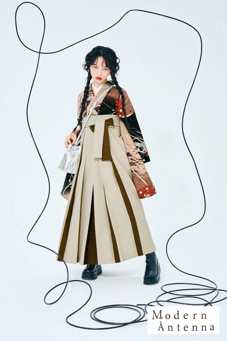 TAKAZENのレンタル袴 モダンアンテナブランド袴　黒/ベージュ　夜空と花とケーブル　レトロ　人と被らない袴　ブーツスタイル【通販可】R27036