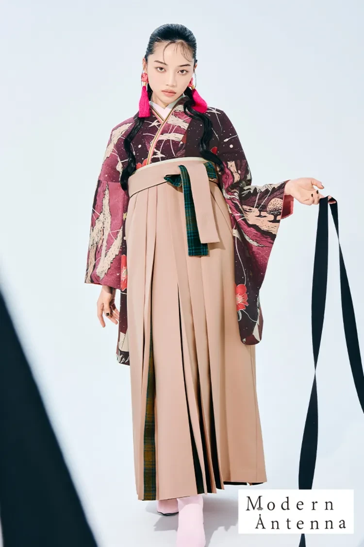 TAKAZENのレンタル袴 モダンアンテナブランド袴　ピンク　機械のブーケ　レトロポップ　個性派袴　目立つ　ブーツスタイル【通販可】R27038