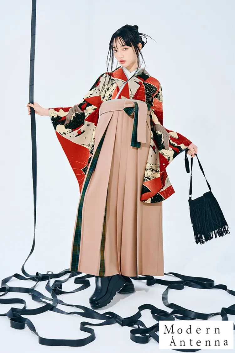 TAKAZENのレンタル袴 モダンアンテナブランド袴　オレンジ　トライアングル　レトロ　幾何学模様　人と被らない袴　ブーツスタイル【通販可】R27040