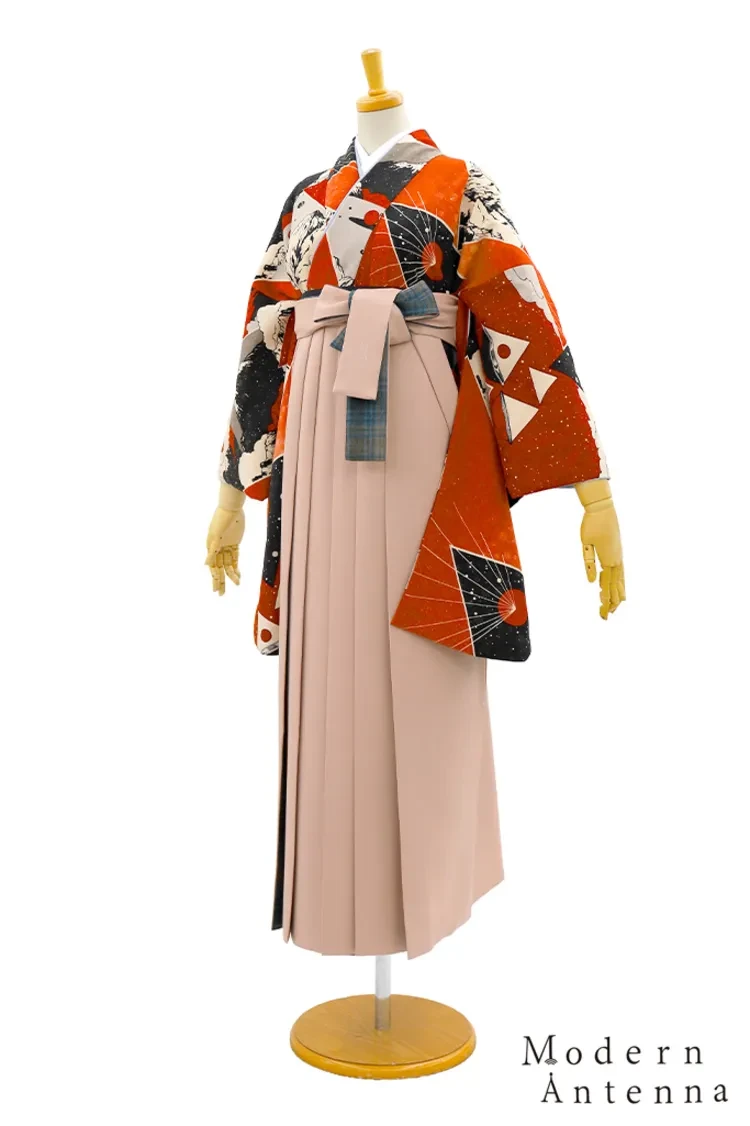 TAKAZENのレンタル袴 モダンアンテナブランド袴　オレンジ　トライアングル　レトロ　幾何学模様　人と被らない袴　ブーツスタイル【通販可】R27040