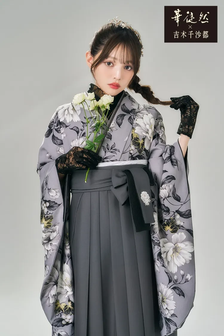 TAKAZENのレンタル袴 華徒然×吉木千沙都ブランド袴　グレー　ボタニカルフラワー　地雷系袴　ダスティーカラー　おしゃれ【通販可】R27045