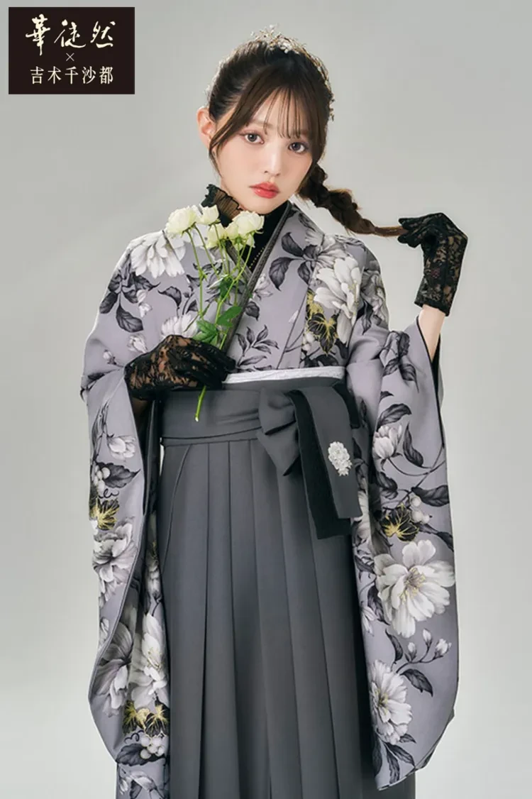 TAKAZENのレンタル袴 華徒然×吉木千沙都ブランド袴　グレー　ボタニカルフラワー　地雷系袴　ダスティーカラー　おしゃれ【通販可】R27045