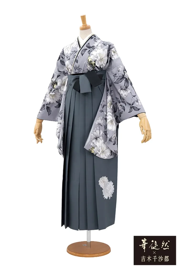 TAKAZENのレンタル袴 華徒然×吉木千沙都ブランド袴　グレー　ボタニカルフラワー　地雷系袴　ダスティーカラー　おしゃれ【通販可】R27045