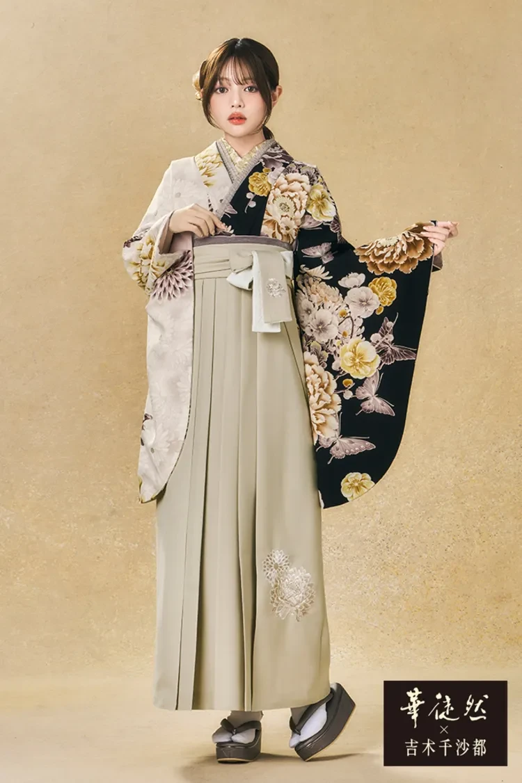 TAKAZENのレンタル袴 華徒然×吉木千沙都ブランド袴　黒/アイボリー　和柄/蝶々柄　大人っぽい　くすみ系　きれいめ袴【通販可】R27047