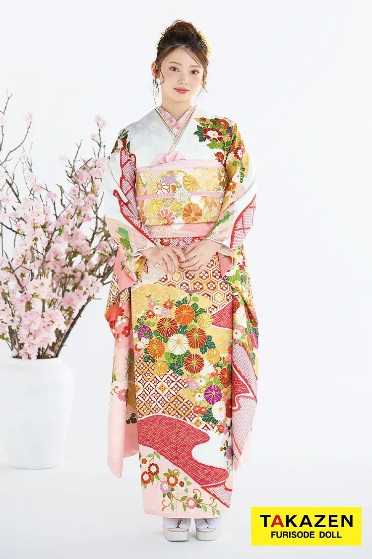 TAKAZEN東京表参道店Flagshipでレンタルできるロケーションフォトにおすすめのピンクの吉澤織物のお振袖のご紹介