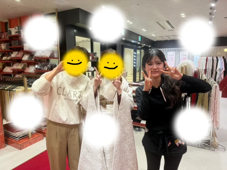 成人式で着用するかわいい総レース柄のお振袖　レンタルするならTAKAZEN梅田大阪