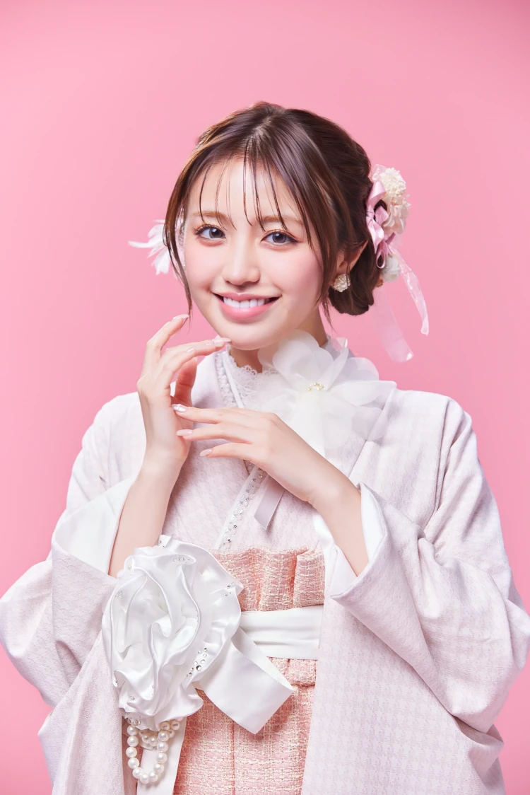 香音が着こなすヘップバーンのツイード袴