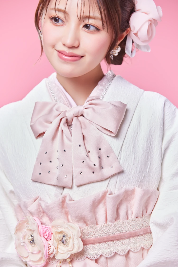 香音が着こなすヘップバーンピンク袴