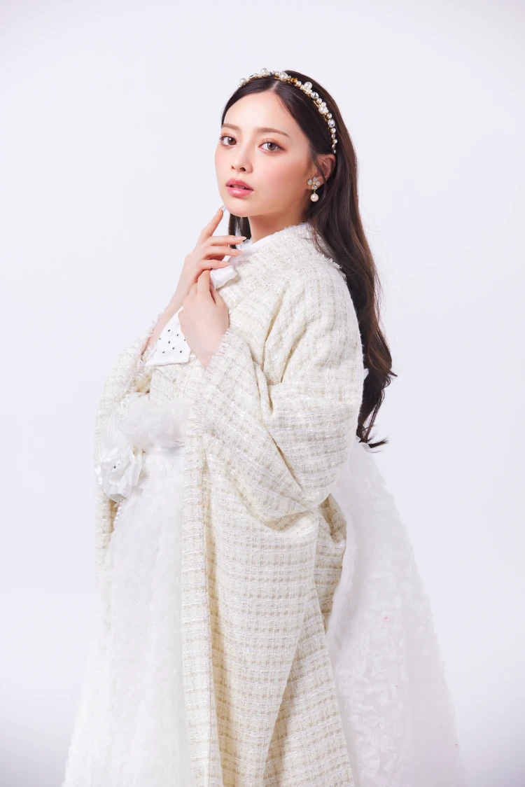Shihoが着こなすエレガントなドレス袴