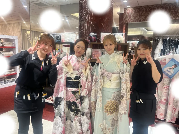 TAKAZEN東京表参道店Flagshipで2027年成人式振袖レンタルを友人同士でレンタルいただいたお客様のご紹介
