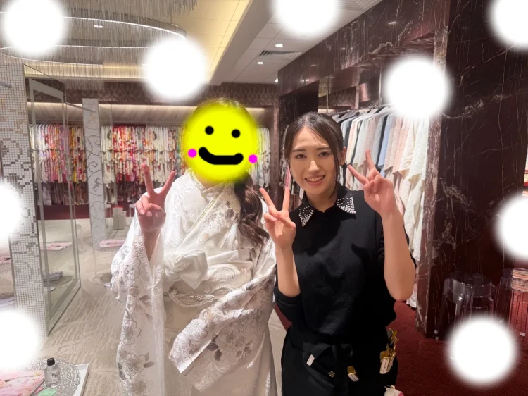 TAKAZEN東京表参道店Flagshipで白色のキラキラヴィンテージの振袖をレンタルでご契約いただいたお客様の紹介