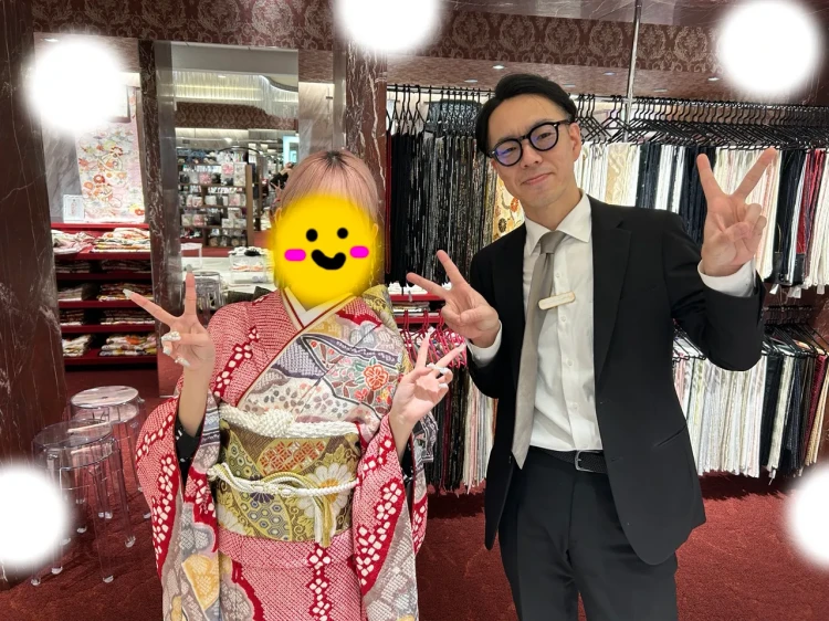 TAKAZEN東京表参道店Flagshipで赤の古典、絞りの振袖を持ち込みフォトプランでご契約いただいたお客様の紹介。