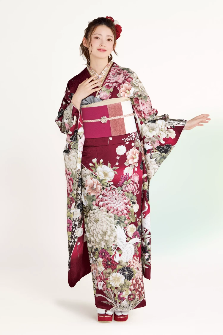 ブルベ冬さんにおすすめの深みのある赤にイマドキ古典柄の振袖。