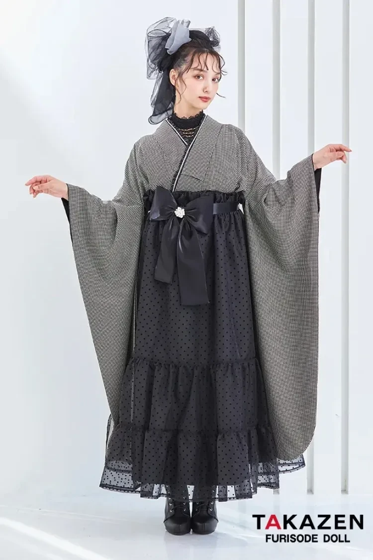 TAKAZEN東京表参道店Flagshipでレンタルできるヴィンテージスタイルのモノトーンドレス袴のご紹介