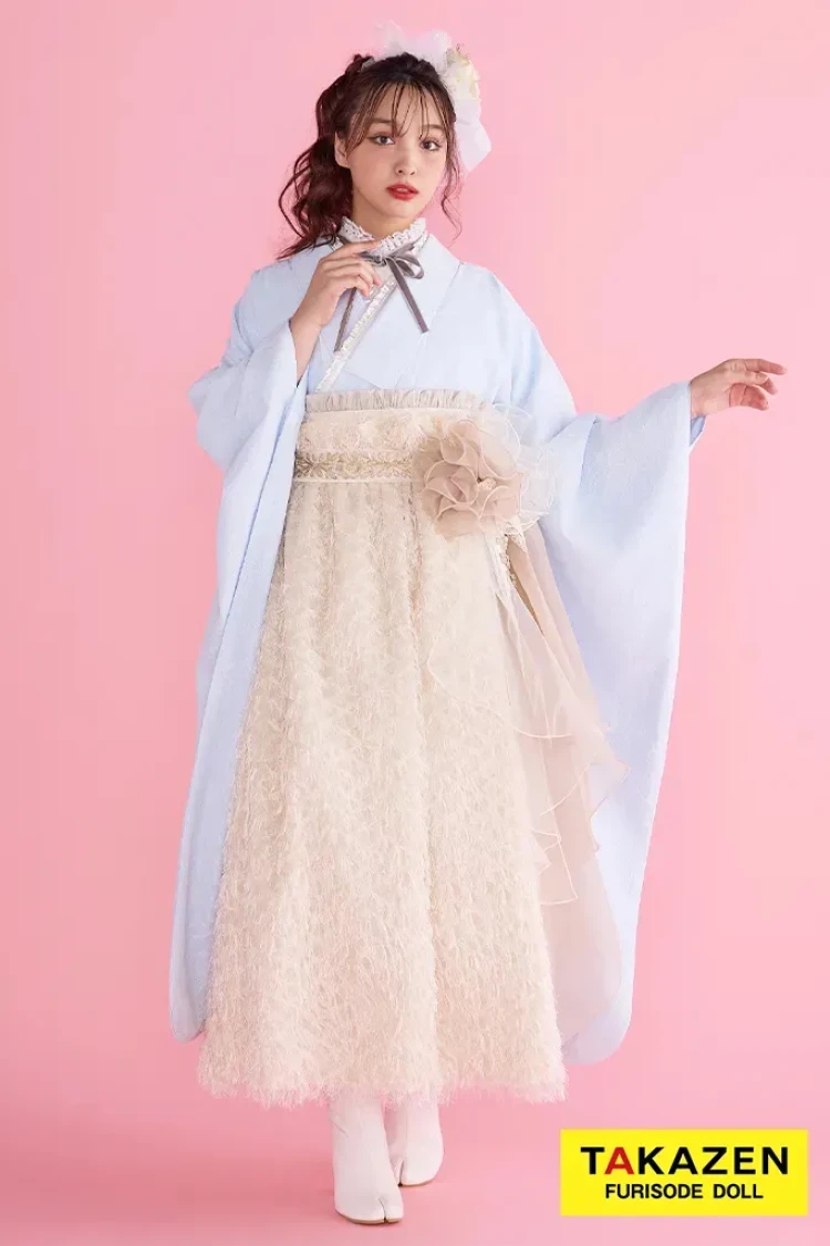 TAKAZEN東京表参道店Flagshipで山野美容専門学校・原宿ベルエポック美容専門学校 東京ビューティーブライダル専門学校 東京ビューティーアート専門学校の方に向けた卒業式袴の紹介。キュートの水色の袴