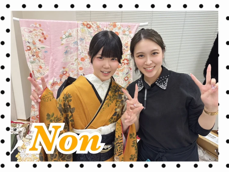 からし色のブーツが合うヴィンテージ振袖 個性派振袖レンタルするならTAKAZEN橿原店