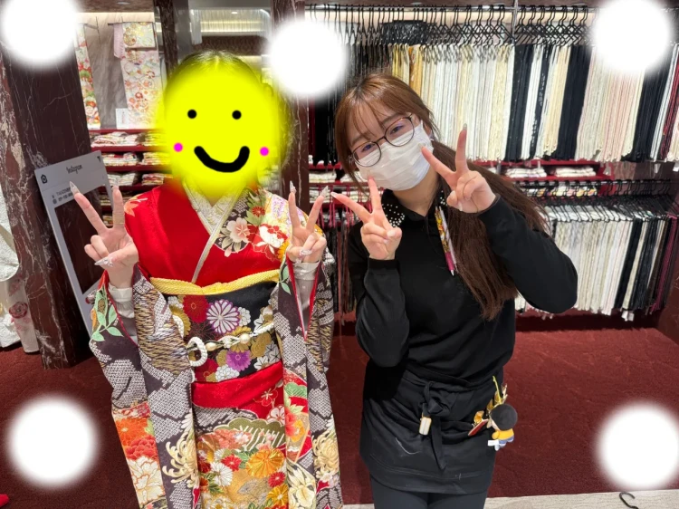 TAKAZEN東京表参道店Flagshipで赤やゴールド色の古典、牡丹柄の振袖をレンタルでご契約いただいたお客様のご紹介。