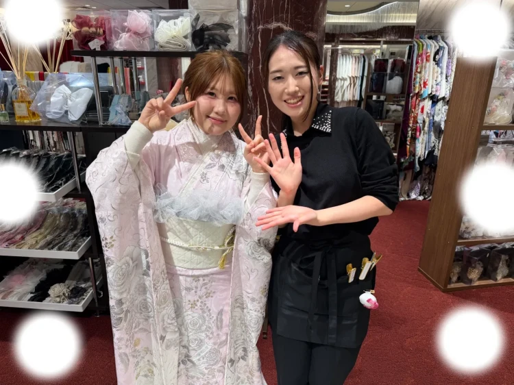 TAKAZEN東京表参道店Flagshipでピンク色のキラキラローズの振袖をレンタルでご契約いただいたお客様のご紹介