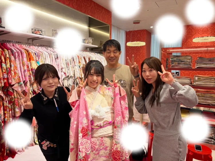 大阪梅田　成人式振袖　　ピンク色　キラキラ
