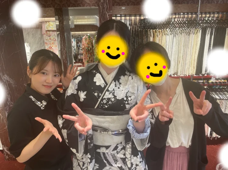 TAKAZEN東京表参道店Flagshipで黒色のキラキラプレミアム古典の振袖をレンタルでご契約いただいたお客様の紹介。