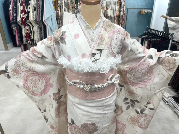 TAKAZEN心斎橋　白とピンクのヘップバーン　シャネルカラー