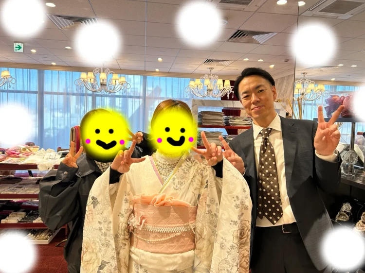 TAKAZEN東京表参道店Flagshipで紫色のキラキラコスメカラーの振袖をレンタルでご契約いただいたお客様の紹介