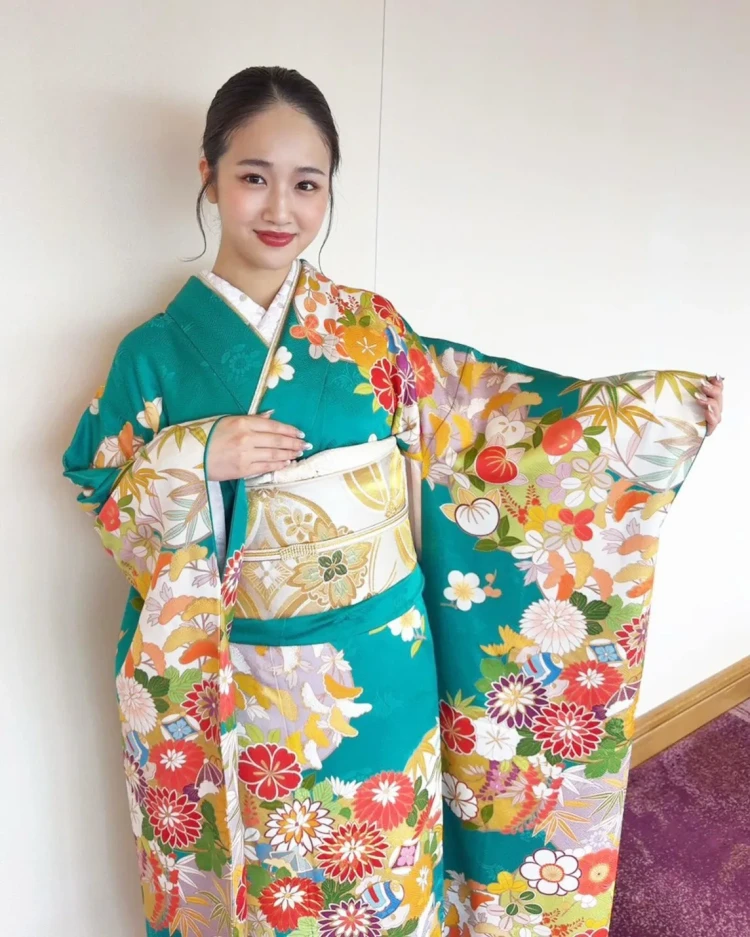 天翔愛ちゃんにTAKAZENのお振袖をご着用いただきました