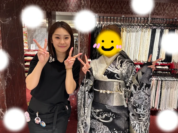 TAKAZEN東京表参道店Flagshipでシルバー色と黒色のジャパンモード、虎柄の振袖をご契約いただいたお客様の紹介。
