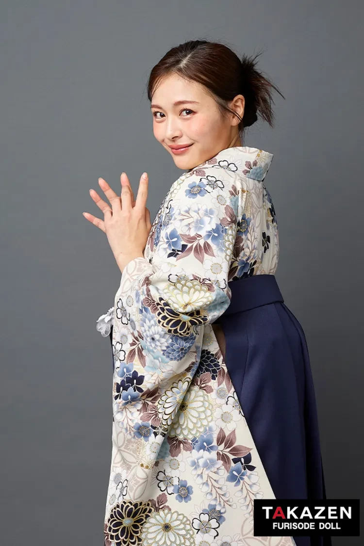 TAKAZENのレンタル袴 くすみ古典袴　クリーム/ネイビー　菊柄　大人かわいい　おしゃれ　きれいめ　【ECサイト限定】R27048