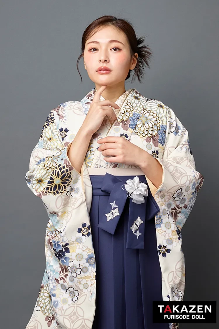 TAKAZENのレンタル袴 くすみ古典袴　クリーム/ネイビー　菊柄　大人かわいい　おしゃれ　きれいめ　【ECサイト限定】R27048