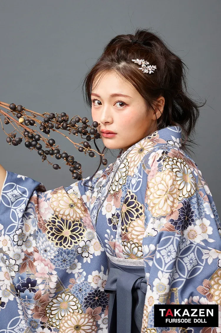 TAKAZENのレンタル袴 くすみ古典袴　くすみブルー　菊柄　大人っぽい　きれいめ　清楚　透明感　上品【ECサイト限定】R27050