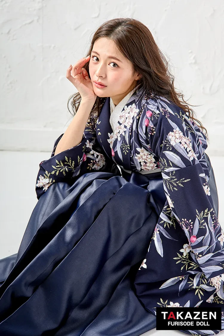 TAKAZENのレンタル袴 正統派古典袴　ネイビー/紺色　スタイリッシュ　大人っぽい　清楚系　綺麗【ECサイト限定】R27056