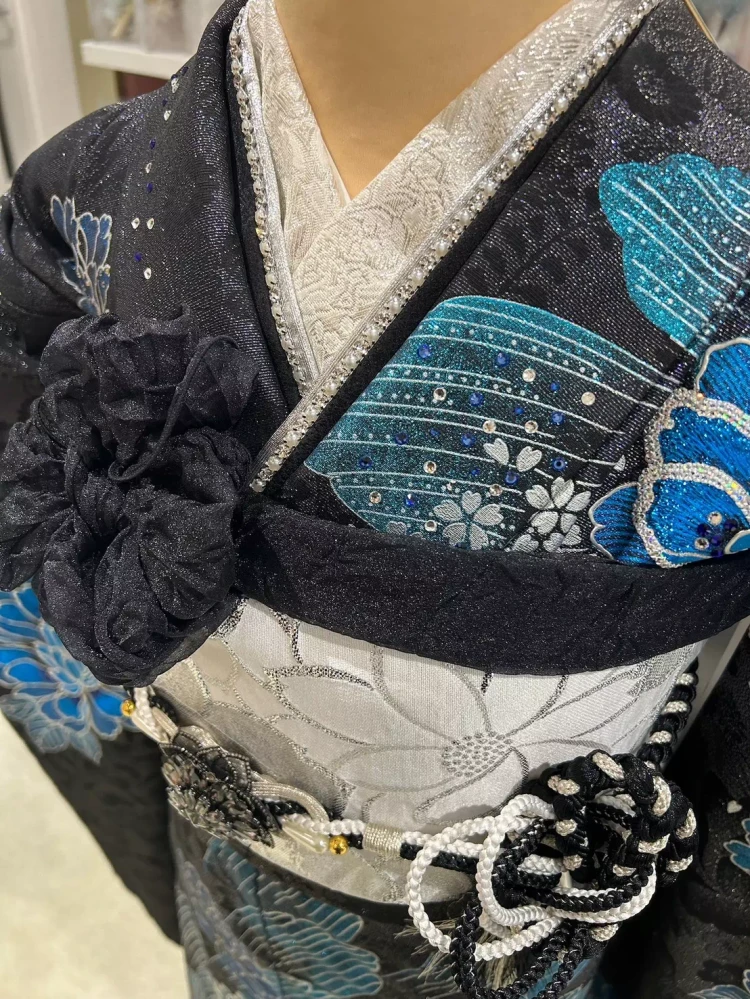 TAKAZEN姫路店　振袖　成人式　黒青振袖　MODE振袖　スワロフスキー振袖　きらきら　青振袖　かっこいい振袖　加古川振袖　高砂振袖　赤穂振袖　太子振袖　たつの振袖　相生振袖　