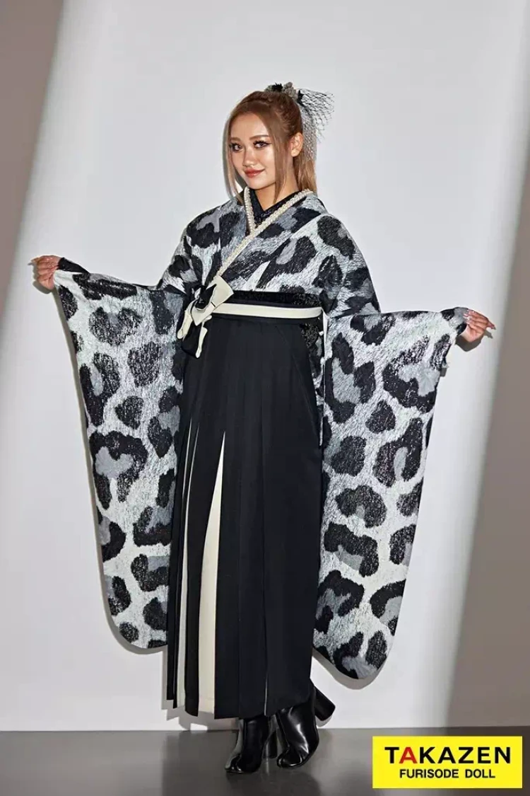 TAKAZEN姫路店　振袖　成人式　袴　卒業式　2027年卒業式袴　大学卒業式　姫路卒業式　モノトーンコーデ　モノトーン振袖　モノトーン袴　ストライプ柄　ヒョウ柄　千鳥柄　キルティング柄