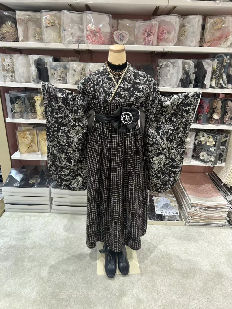 TAKAZEN姫路店　ヘップバーン袴　新作袴　ツイード　　ブラック　袴黒　イマドキ　おしゃれ　姫路袴レンタル　加古川袴レンタル　卒業式袴　