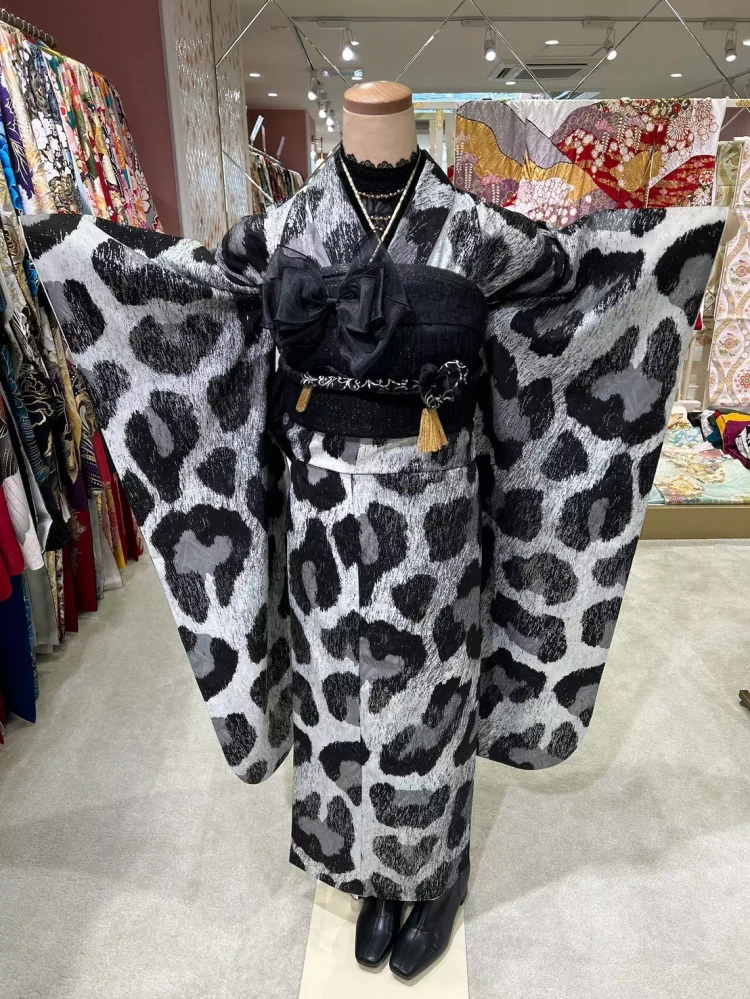 TAKAZEN姫路店　姫路市　加古川市　振袖レンタル　ヒョウ柄振袖　モノトーン振袖