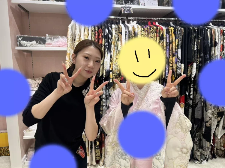 コスメカラーのピンク地お振袖のお嬢様