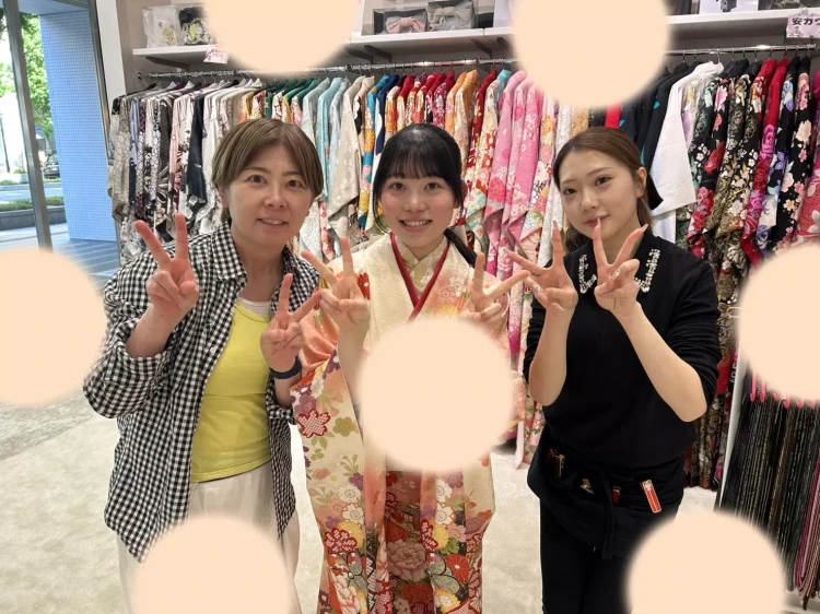 白地に古典柄のお嬢様