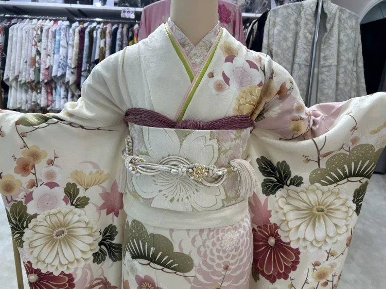 TAKAZEN神戸旧居留地大柄の可愛らしい正統派古典の振袖紹介