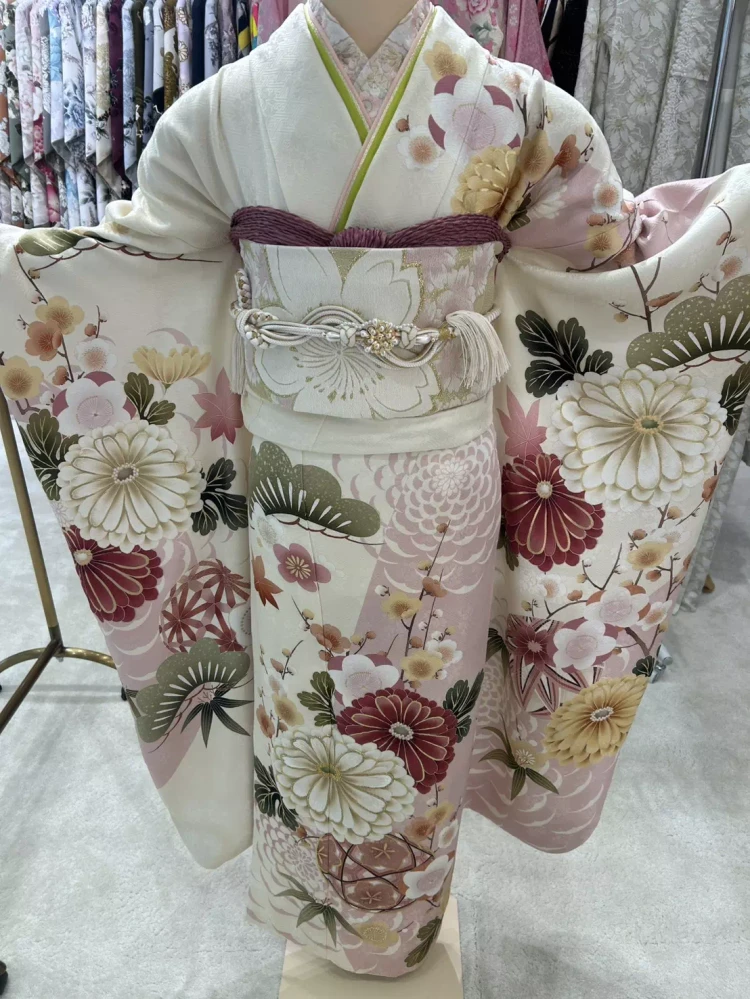 TAKAZEN神戸旧居留地大柄の可愛らしい正統派古典の振袖紹介