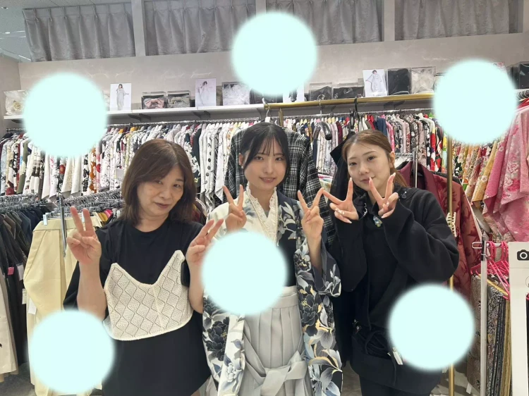 桜田ひよりちゃんの小振袖と水色のイマドキで可愛い袴コーデのお客様のご紹介🎶
