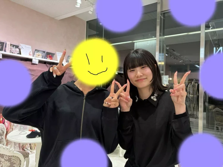 関芳の白地にスワロフスキー付きお振袖のお嬢様